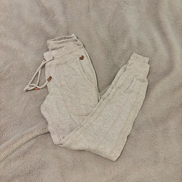 Betsey Johnson Fleece Back Skinny Sweatpants in Oatmeal Heather - Picture 1 of 4